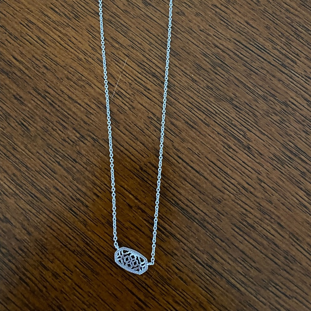 Elisa Silver Pendant Necklace in Silver Filigree - like new!